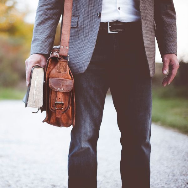 Você já parou para pensar que sua empresa pode precisar de um advogado empresarial? Contacte Aqui